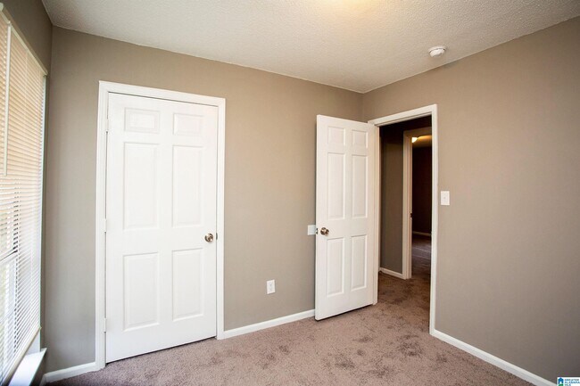 Building Photo - 1110 Croyden Cir