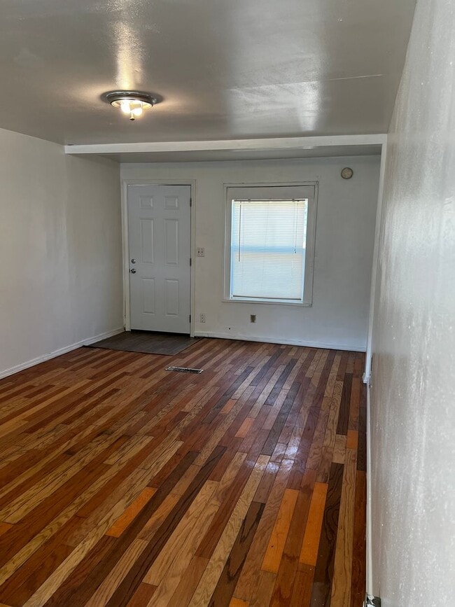 Building Photo - 5218.5 Elm St