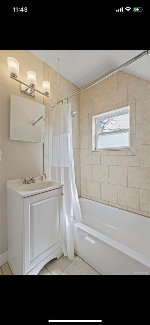 Building Photo - Charming 3BR House in Denver