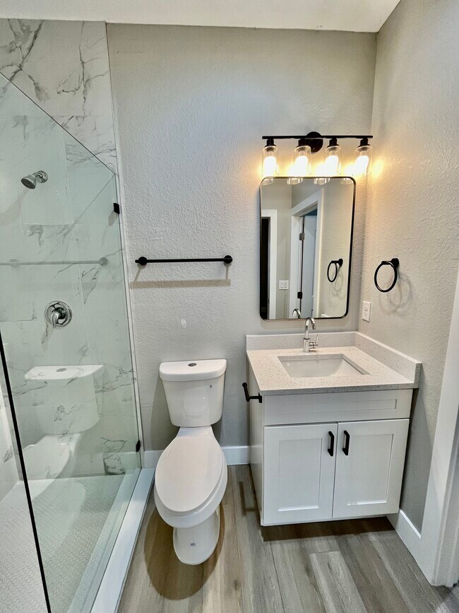 Building Photo - 10412 Pendleton Ave