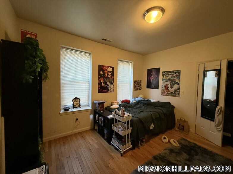 Building Photo - 1458 Tremont St