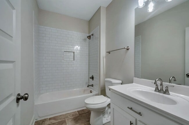 Building Photo - Modern Living in Downtown Nashville!