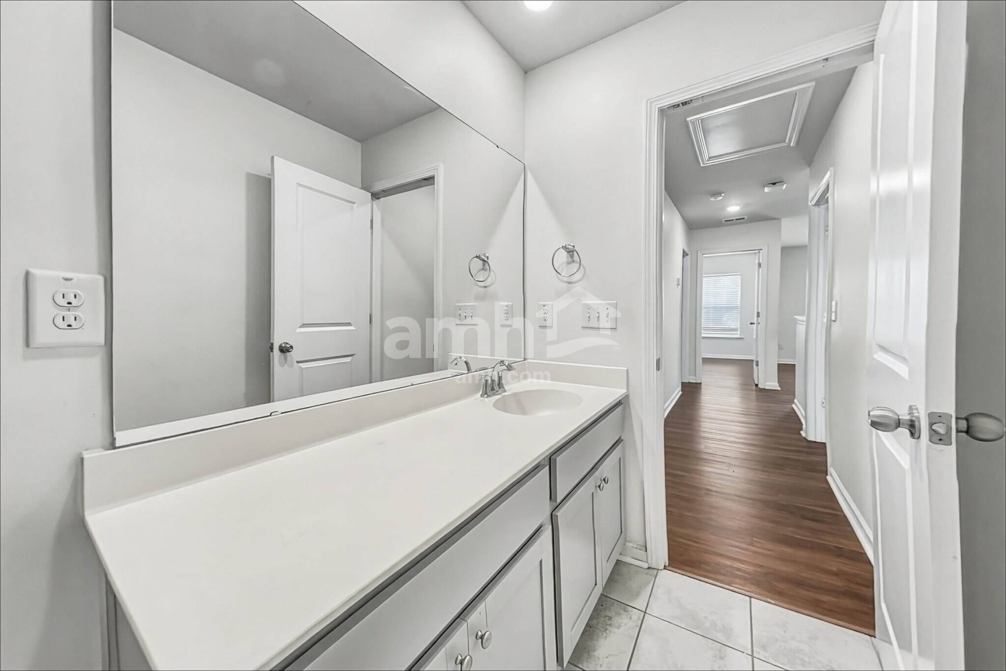 Building Photo - 518 Bush Dr