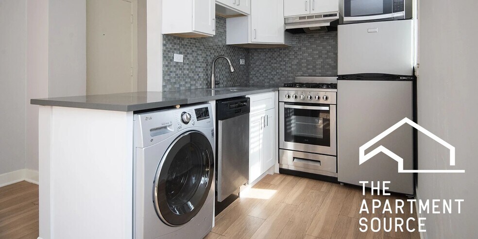 Building Photo - 511 W Belmont Ave