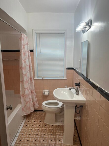 Bathroom - 9636 Marlowe St