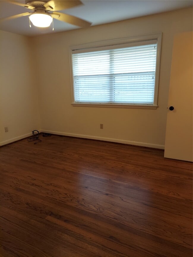 Building Photo - 2821 Eastgrove Ln