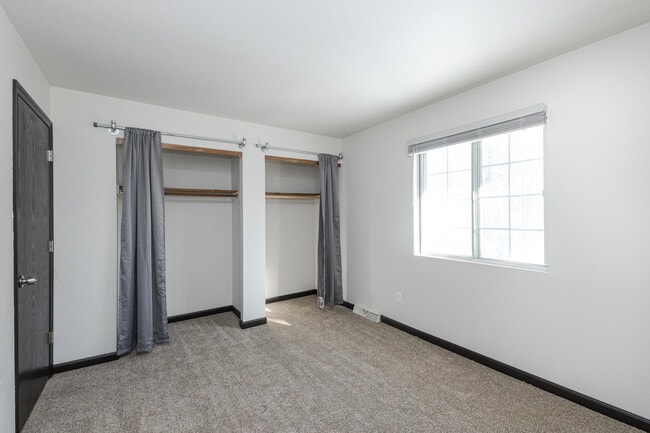 Building Photo - 721 Princeton Ct