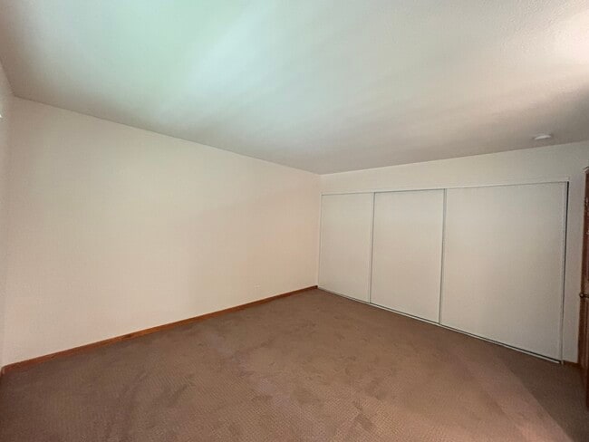 Building Photo - 8860 Villa La Jolla Dr