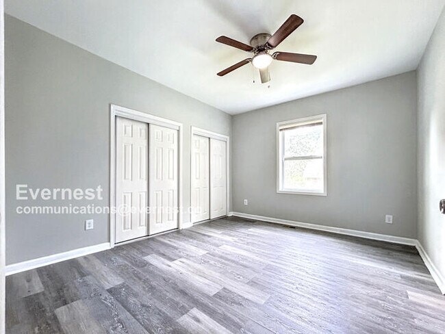 Building Photo - 1152 Wedgewood Dr NW