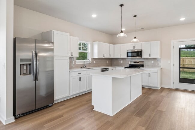 Building Photo - Brand new home in a great location central to all of Tri-Cities