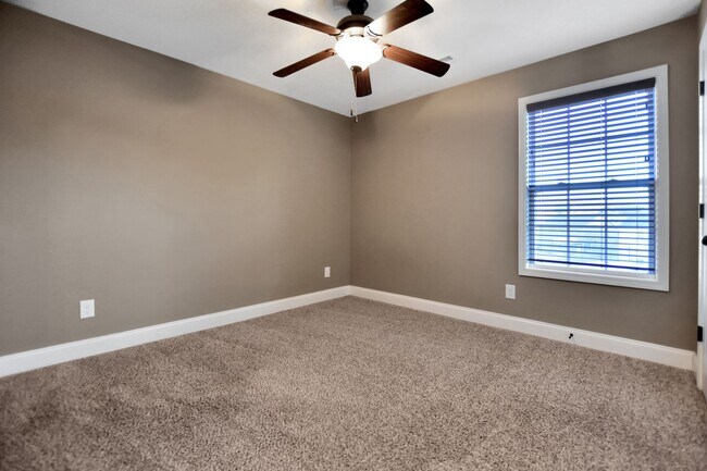 Building Photo - Pet Friendly Four Bedroom!