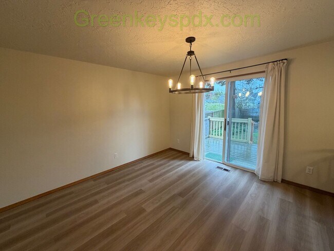 Building Photo - Charming 3-Bedroom/2.5-Bathroom House in the Cathedral Park Neighborhood of St. Johns - See Move-...