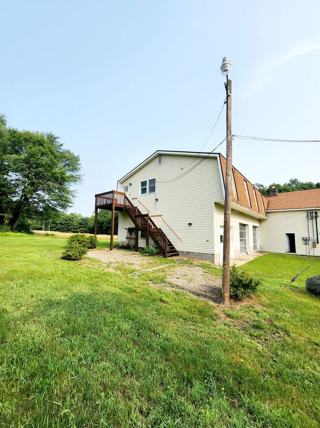 Building Photo - 520-524 Post Hill Road