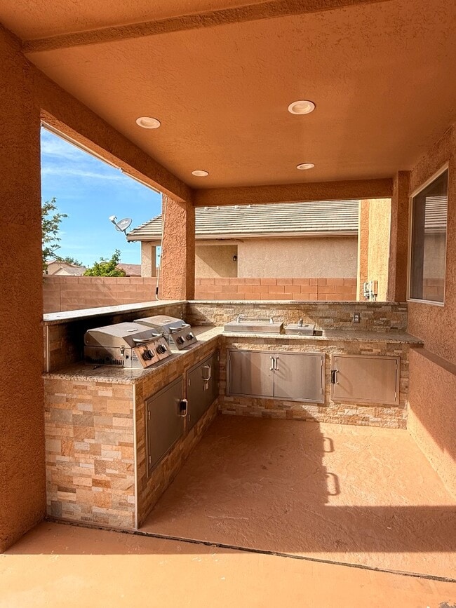 Building Photo - 2148 Vista de Colinas Dr SE