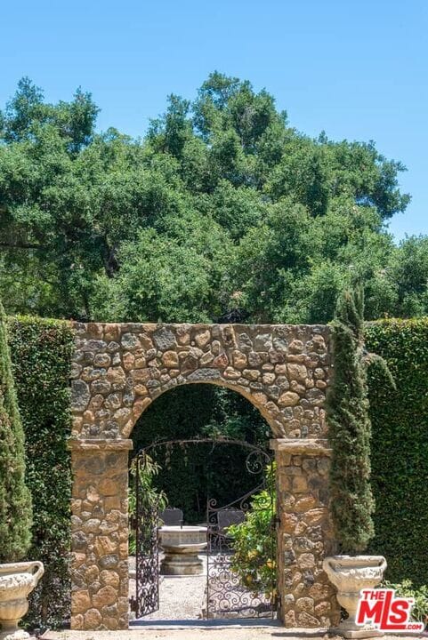 Building Photo - 1957 Mandeville Canyon Rd