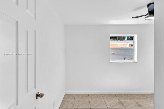Building Photo - 4156 SW 49th Ct