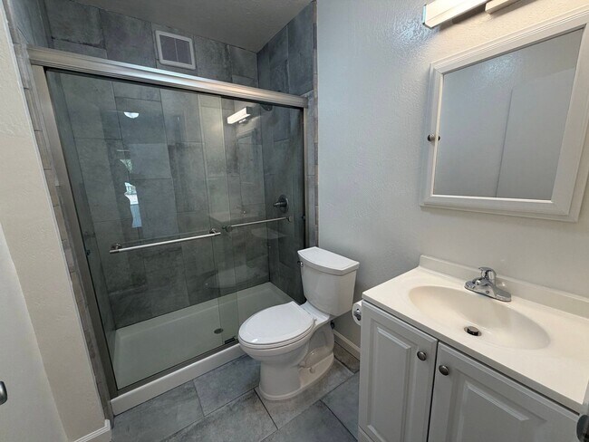Building Photo - 1095 Morris Ct