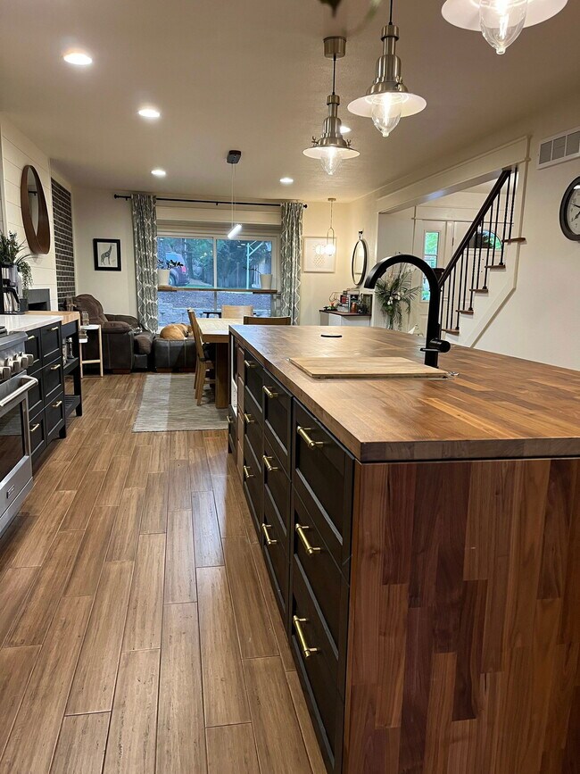 Building Photo - 10739 E Crestridge Cir