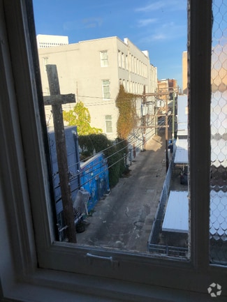 Building Photo - 524 23rd St