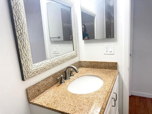Building Photo - 3808 Inlet Cir