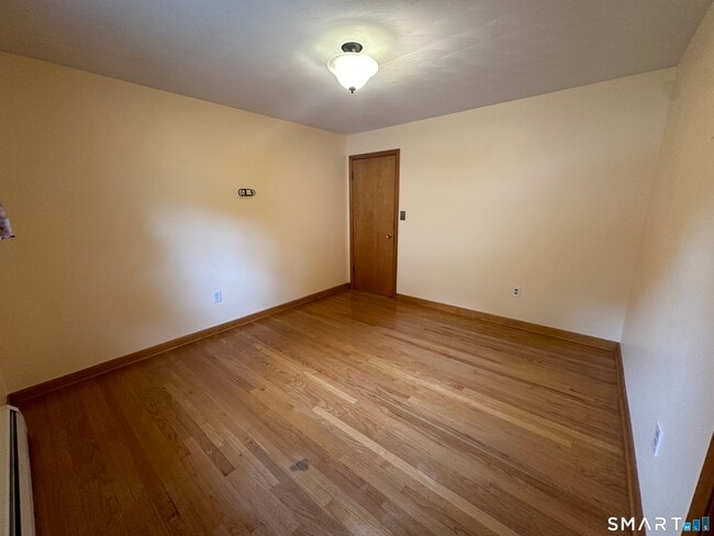 Building Photo - 18 Manchester Ave