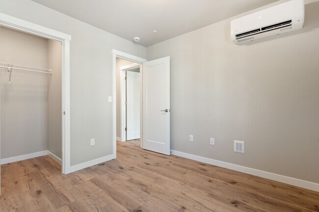 Building Photo - NEW Bothell Townhome | 4 Bedroom | $3,900