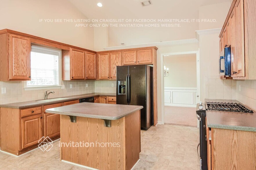 Building Photo - 1320 Martins Down Dr SE