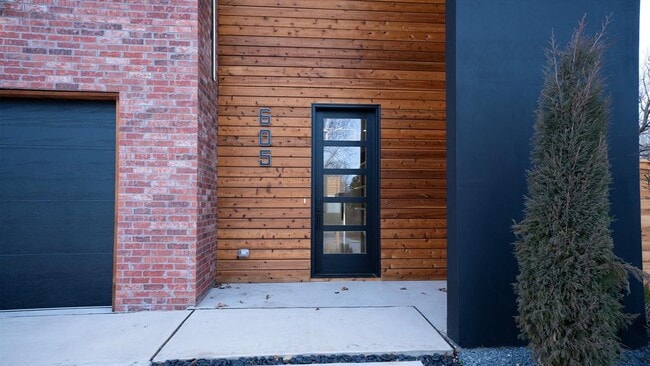 Building Photo - 605 N Idaho Ave