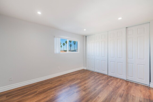 Building Photo - 730 Esplanade