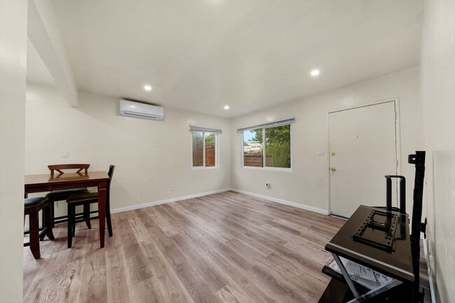 Building Photo - Beautiful newly renovated home available n...