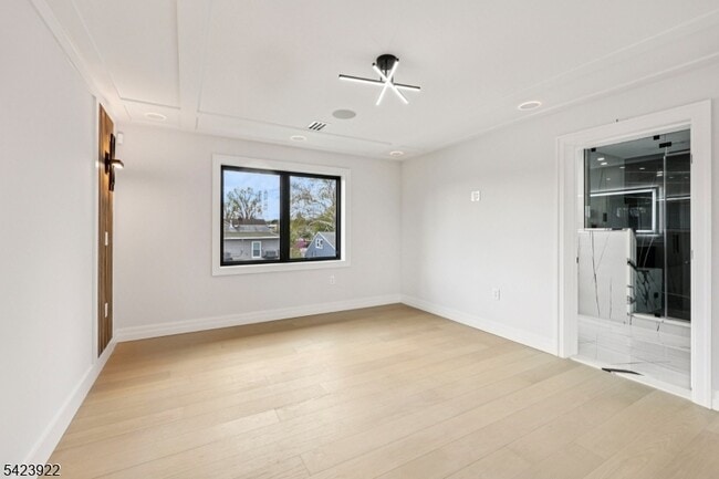 Building Photo - 51 Albany Ave