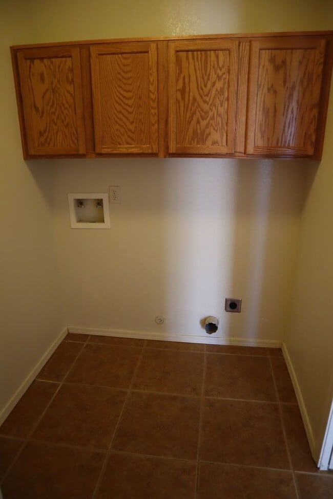 Building Photo - Great home great price