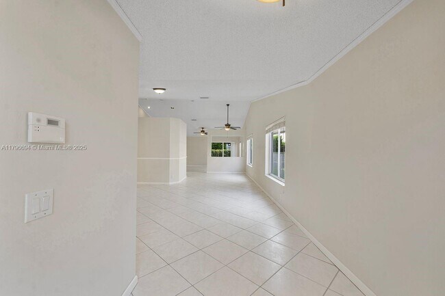 Building Photo - 4013 Pine Ridge Ln