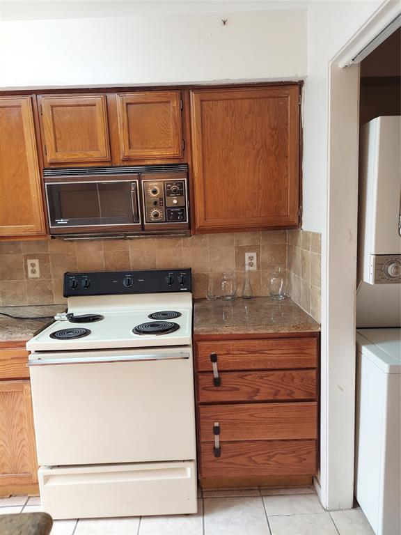 Building Photo - 3900 Woodchase Dr