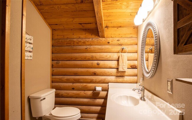 Building Photo - 2038 Toms Creek Rd