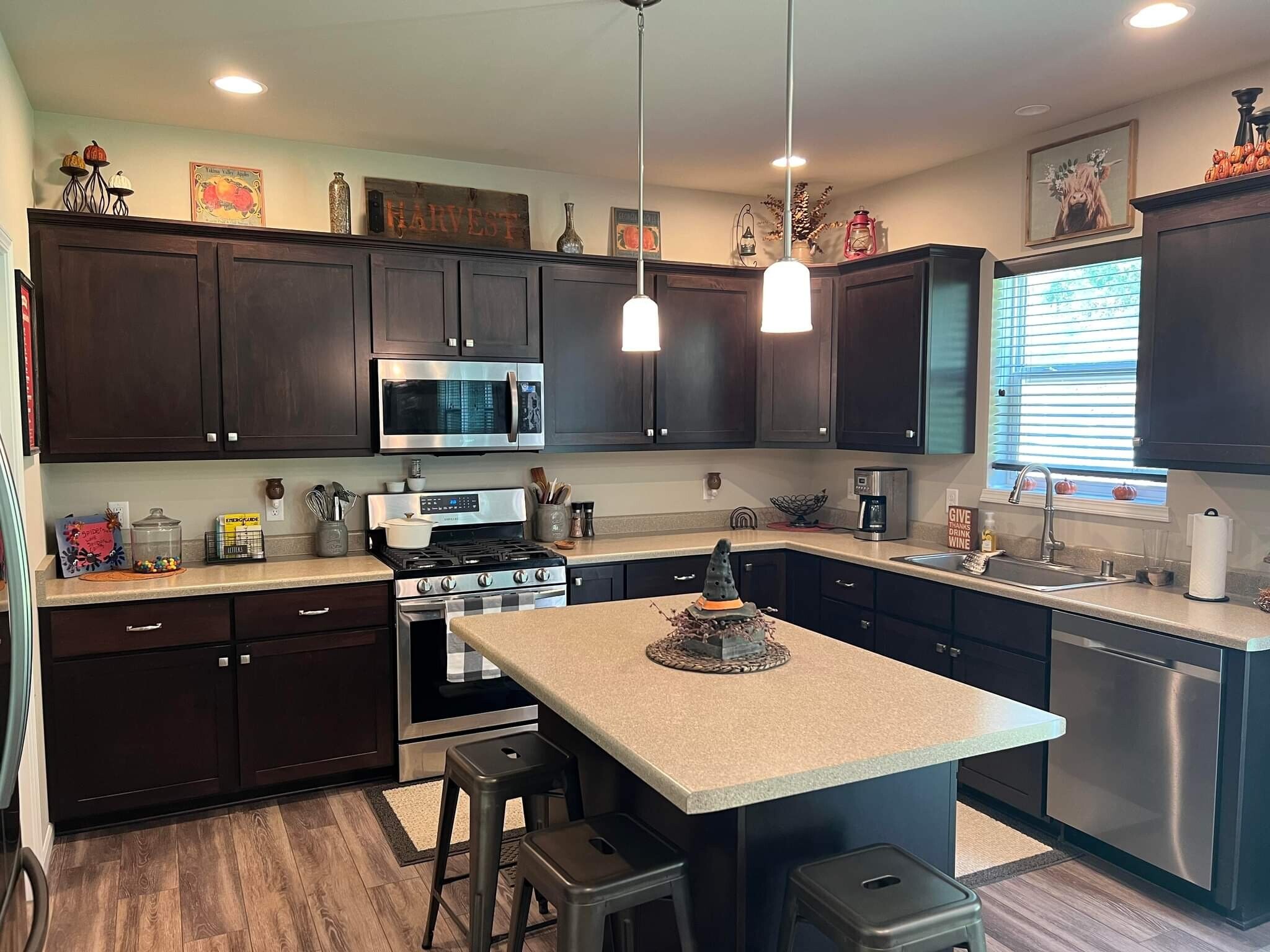 Kitchen - 1827 Waterfall Way