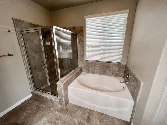 Building Photo - $2,495 Ashlan & Dewolf, 4 Bedrooms - Del D...