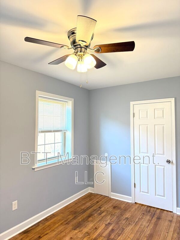 Building Photo - 8800 Plymouth St