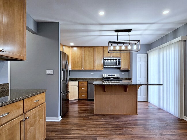 Building Photo - 464 Lancaster Dr