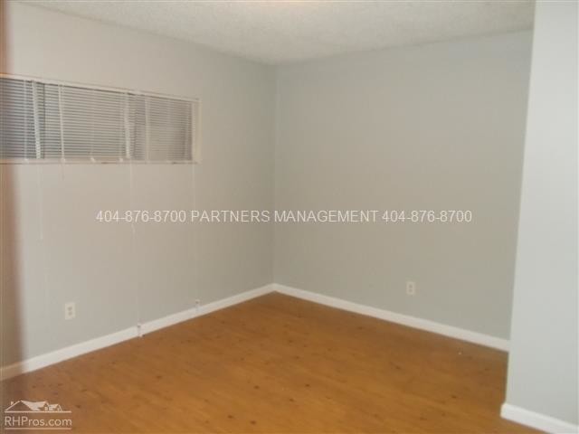 Building Photo - 1834 John Calvin Ave