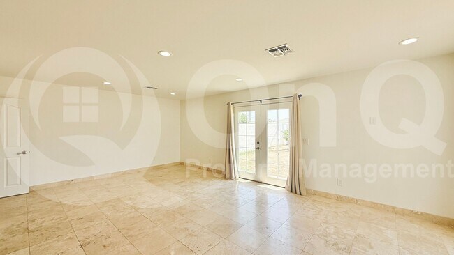 Building Photo - 2607 W San Miguel Ave