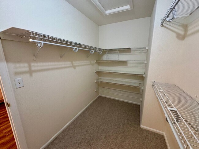 Building Photo - 4 Bed / 4 Bath Dream Home in the Hills at ...