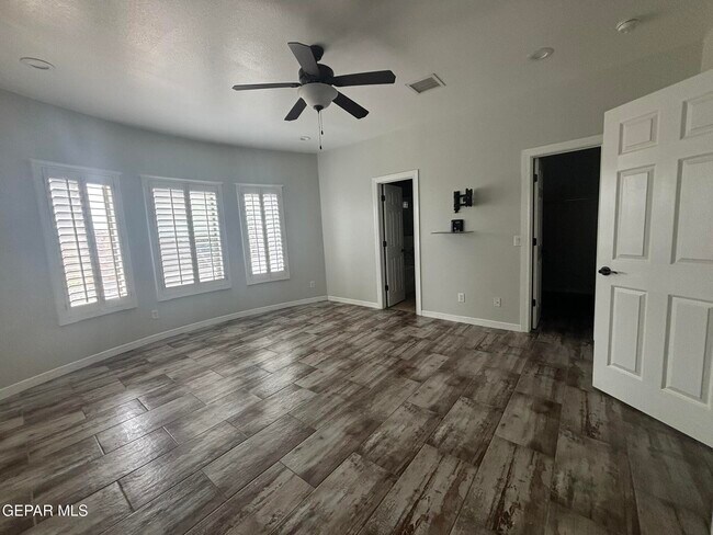 Building Photo - 12844 Cozy Cove Ave