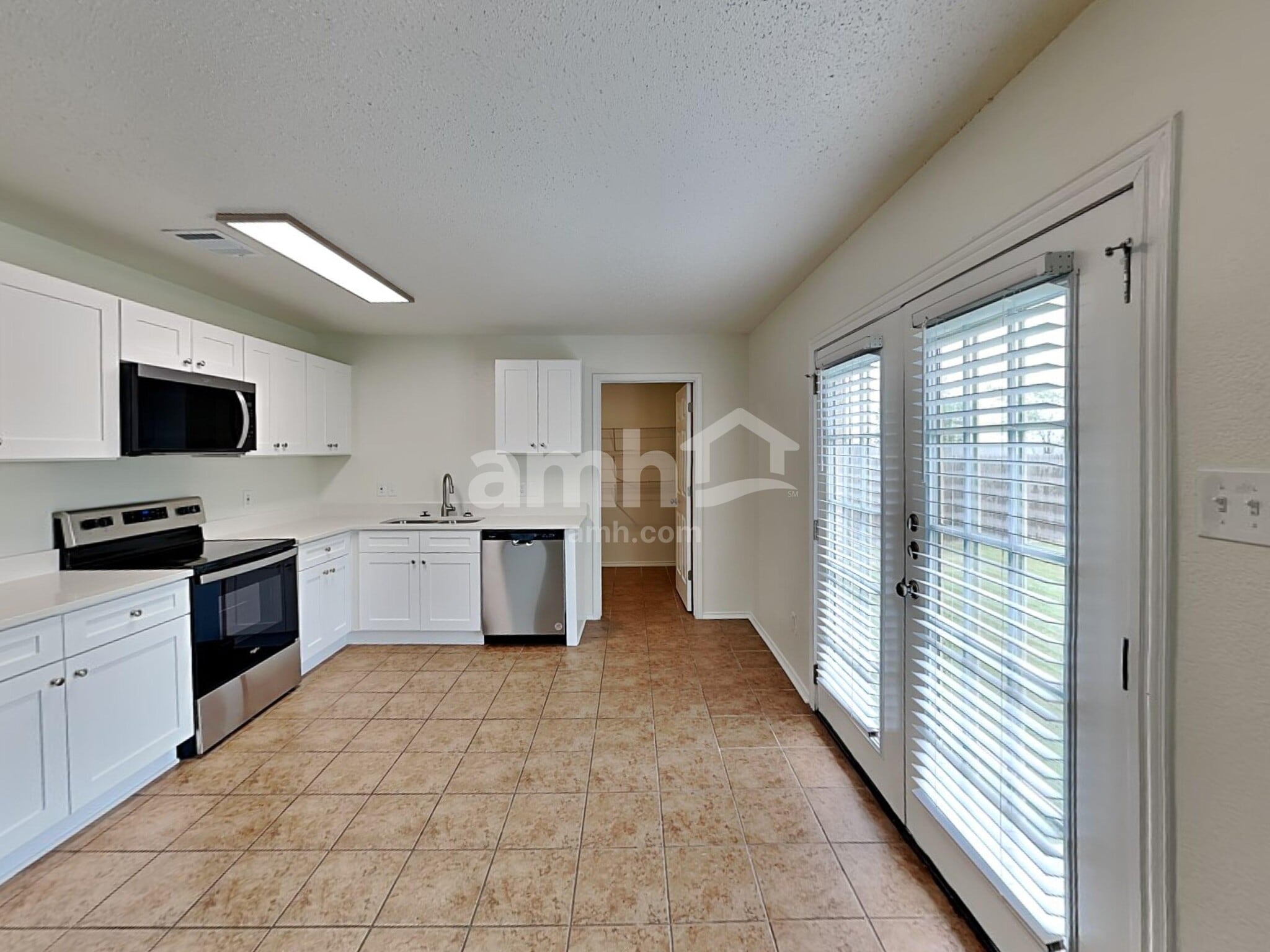 Building Photo - 240 Equestrian Dr