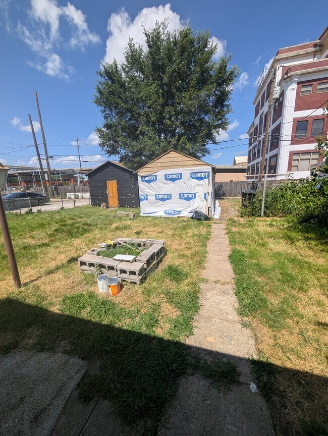 Building Photo - 109 NE Chandler St