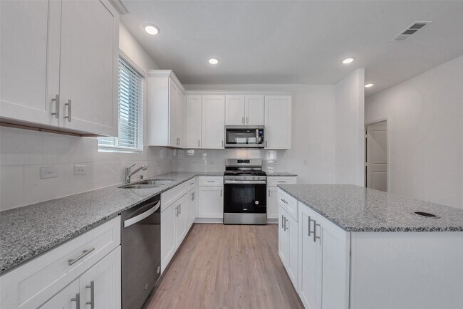 Building Photo - 339 Lippizan Dr