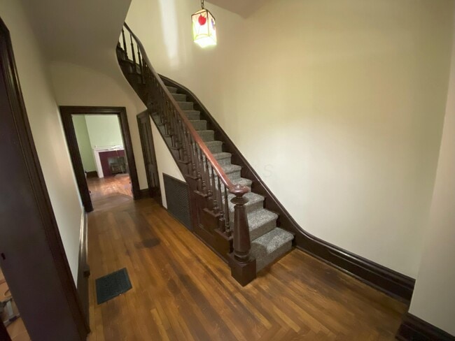 Building Photo - 102 N Washington St