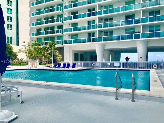 Building Photo - 1800 N Bayshore Dr
