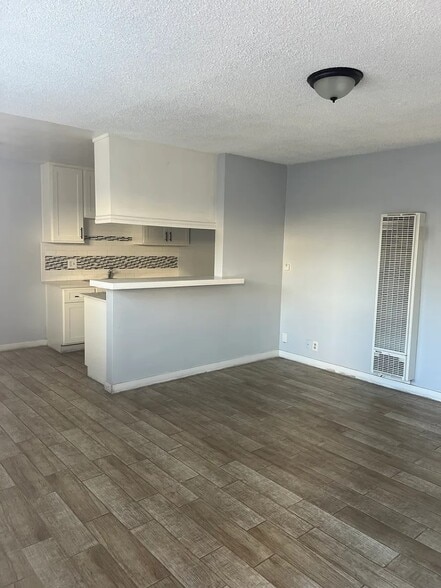 Building Photo - 9318 Victoria Ave