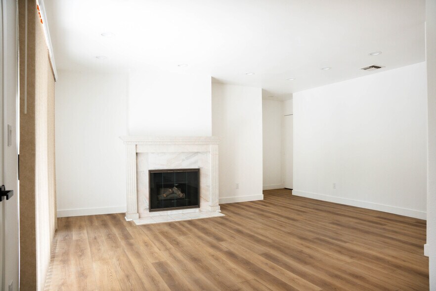 Building Photo - 4919 Laurel Canyon Blvd